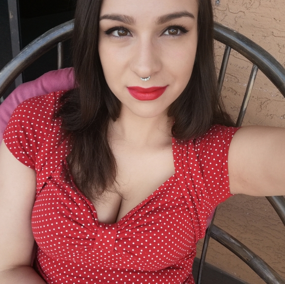 Meet your Posher, Annaliese - Picture 2 of 3